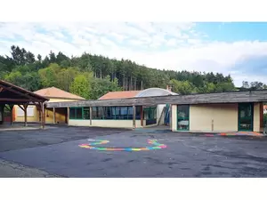Photo cour de l'&eacute;cole d'Escoutoux